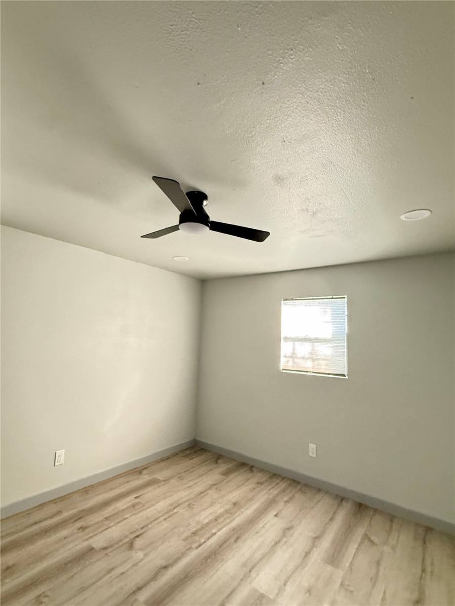 Apartment for rent at 210 N Mattson St #210, West Columbia, TX 77486