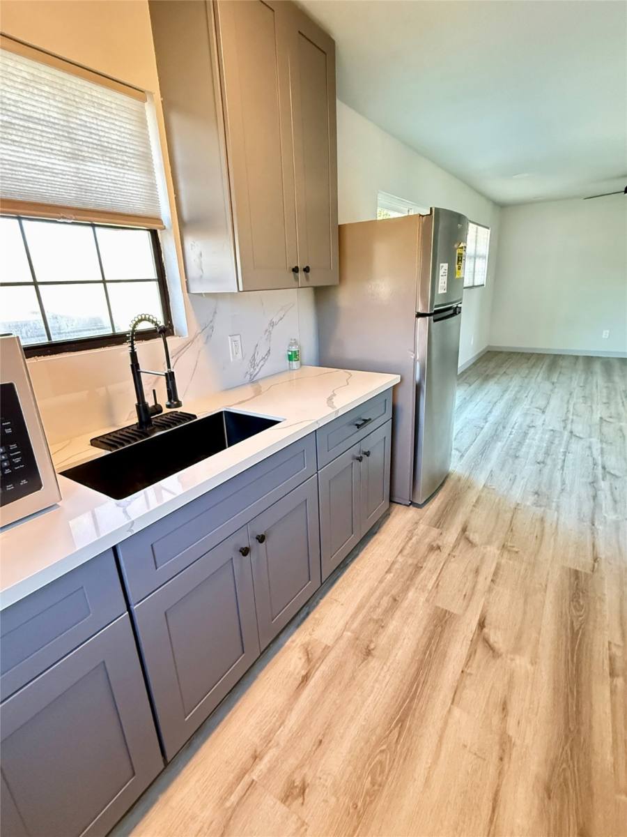 Apartment for rent at 210 N Mattson St #210, West Columbia, TX 77486