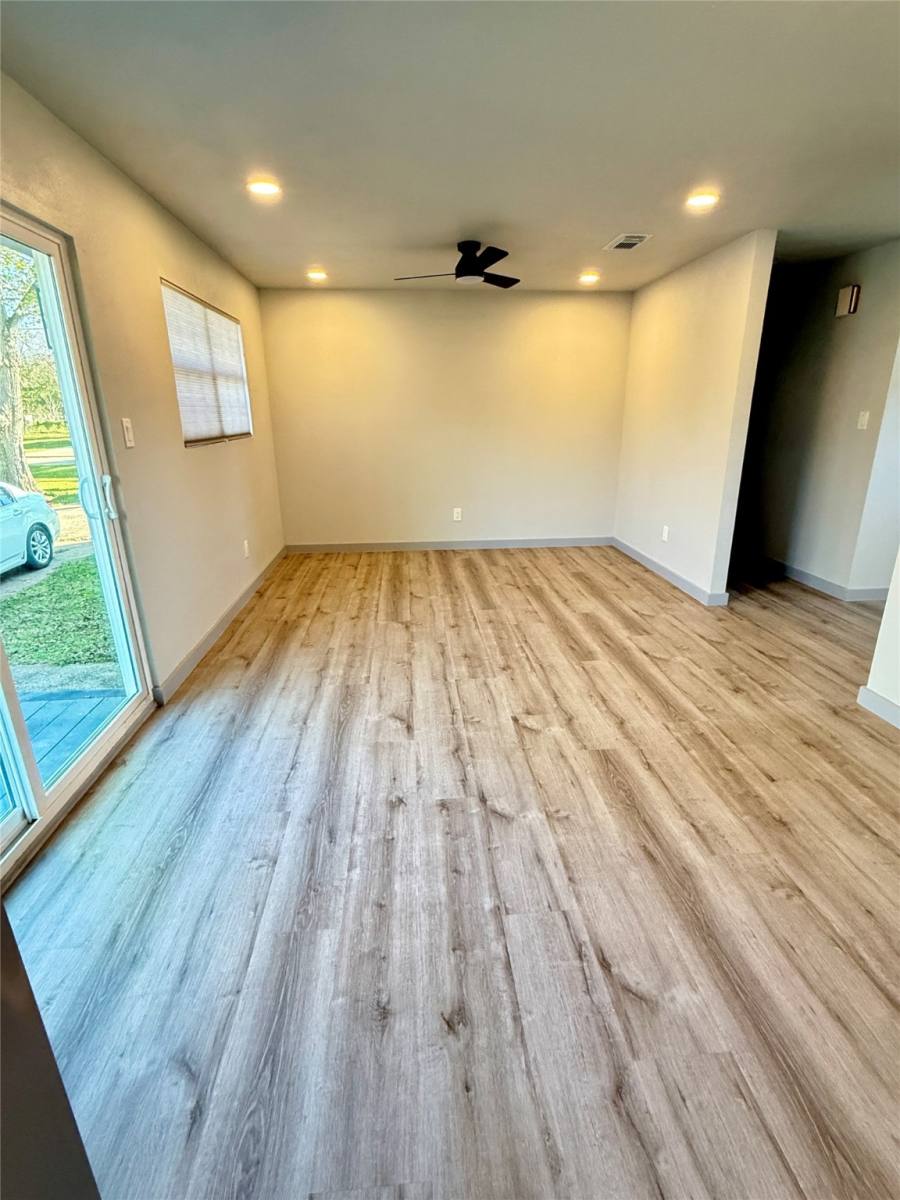 Apartment for rent at 210 N Mattson St #210, West Columbia, TX 77486