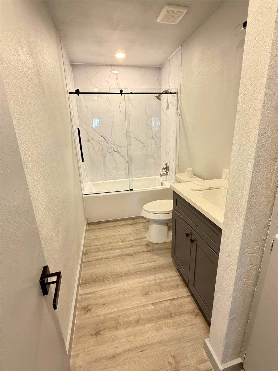 Apartment for rent at 210 N Mattson St #210, West Columbia, TX 77486