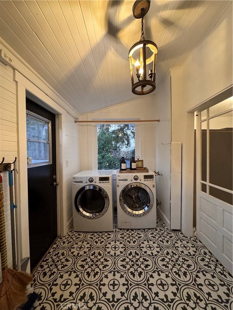 Apartment for rent at 323 W 18th St #323, Santa Ana, CA 92706