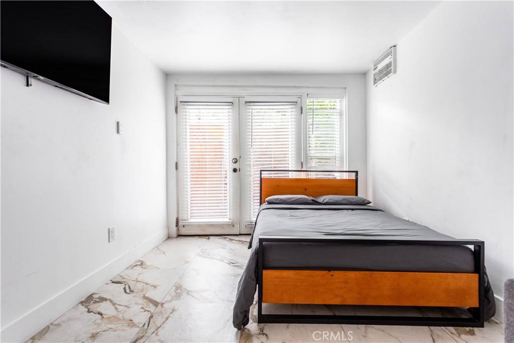 Apartment for rent at 14818 Round Valley Dr #14818C, Sherman Oaks, CA 91403