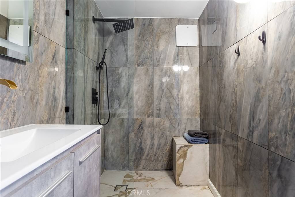 Apartment for rent at 14818 Round Valley Dr #14818C, Sherman Oaks, CA 91403
