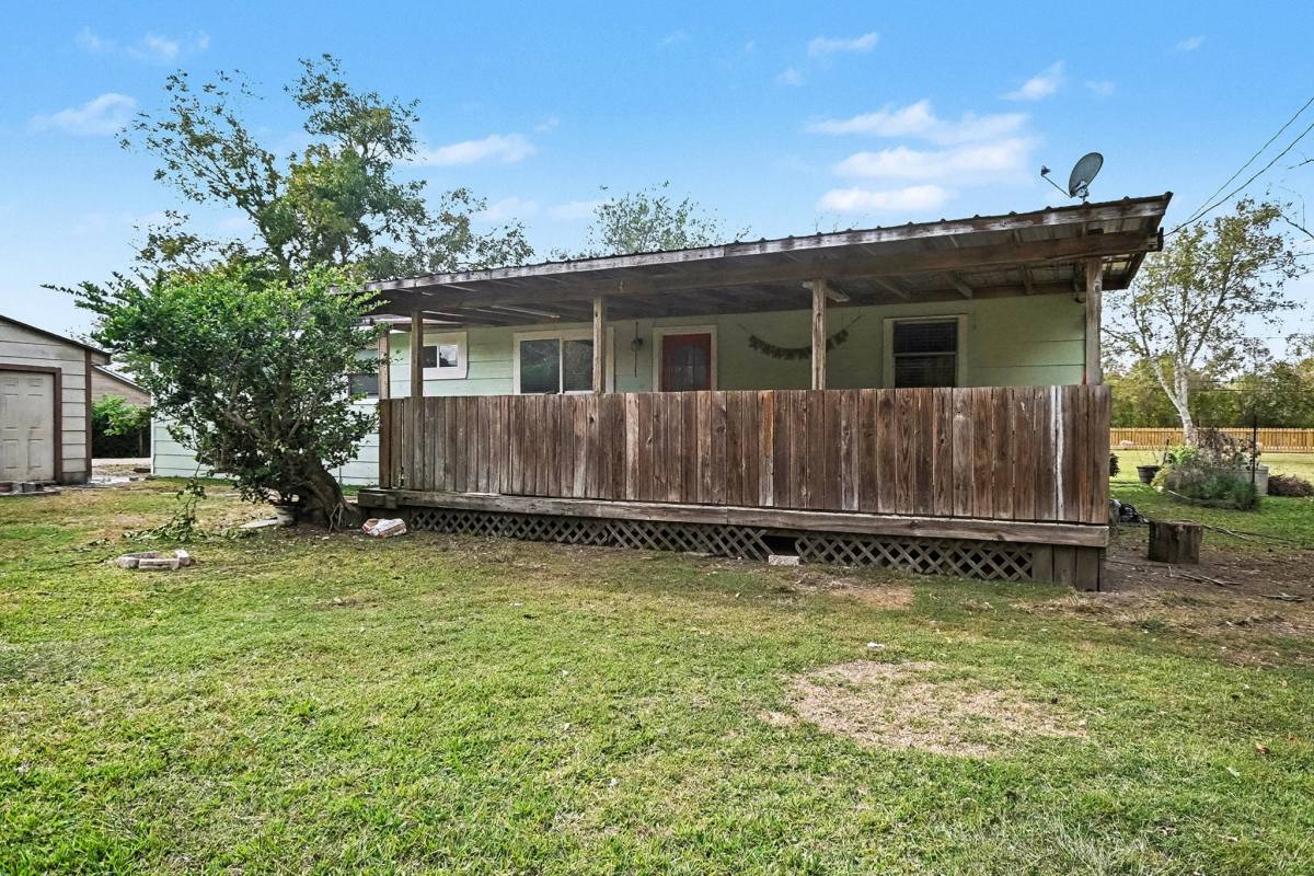 Apartment for rent at 1627 Texas Ave, League City, TX 77573