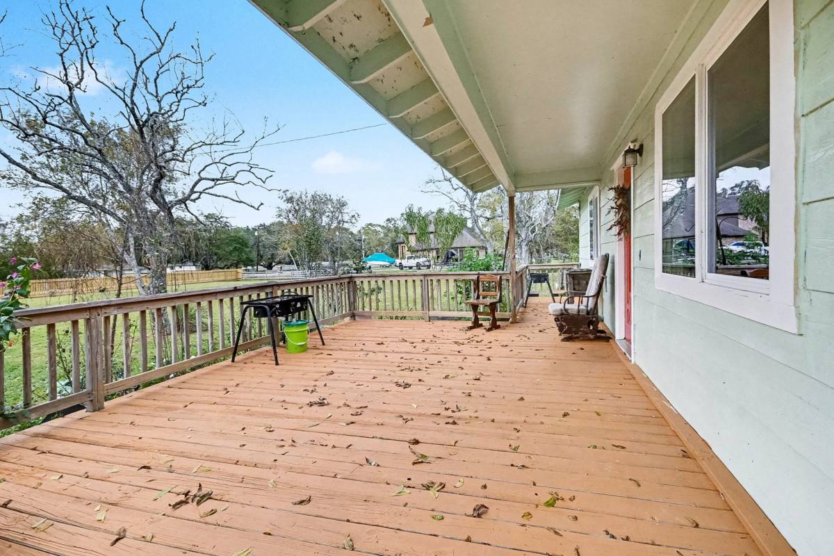 Apartment for rent at 1627 Texas Ave, League City, TX 77573