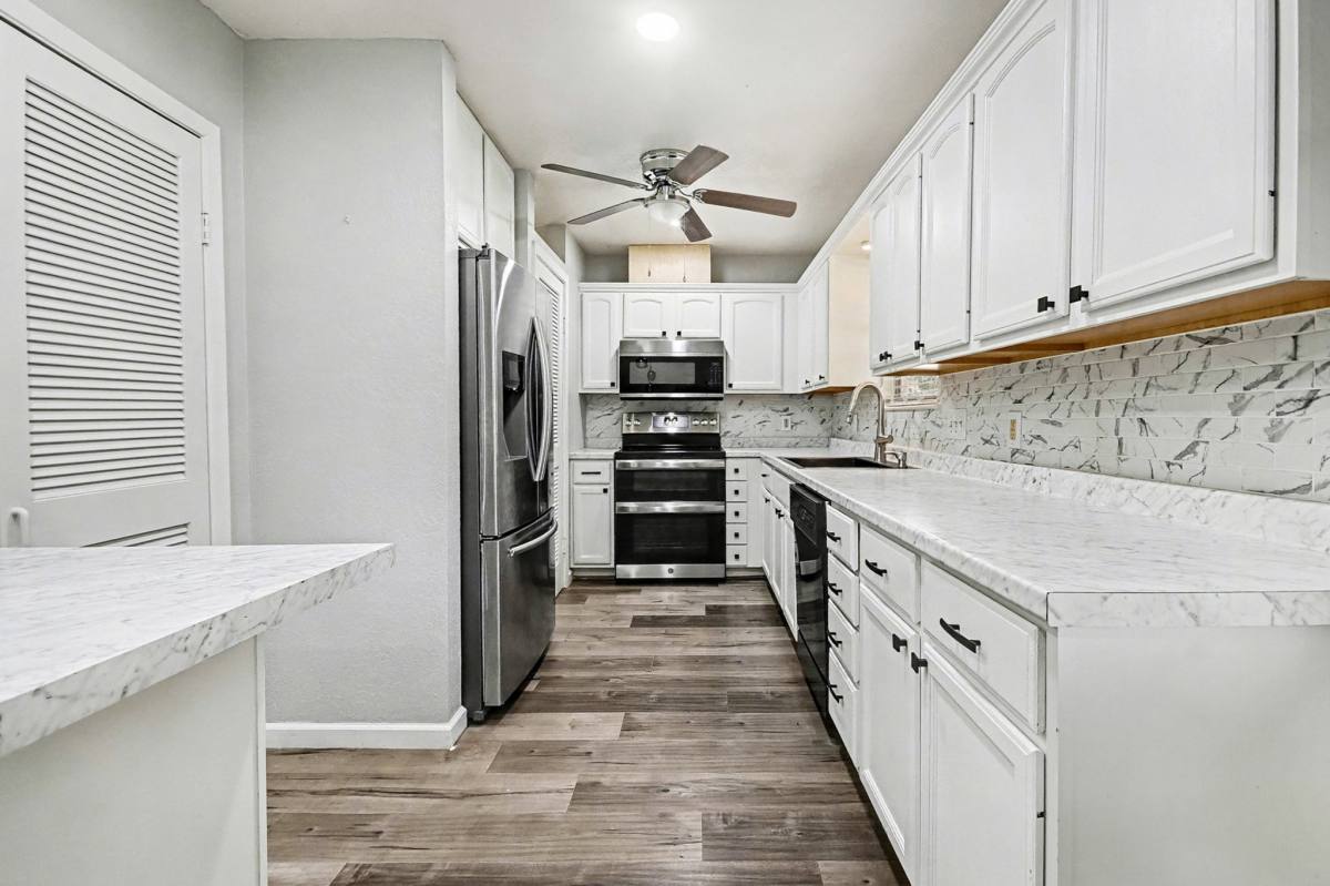 Apartment for rent at 1627 Texas Ave, League City, TX 77573