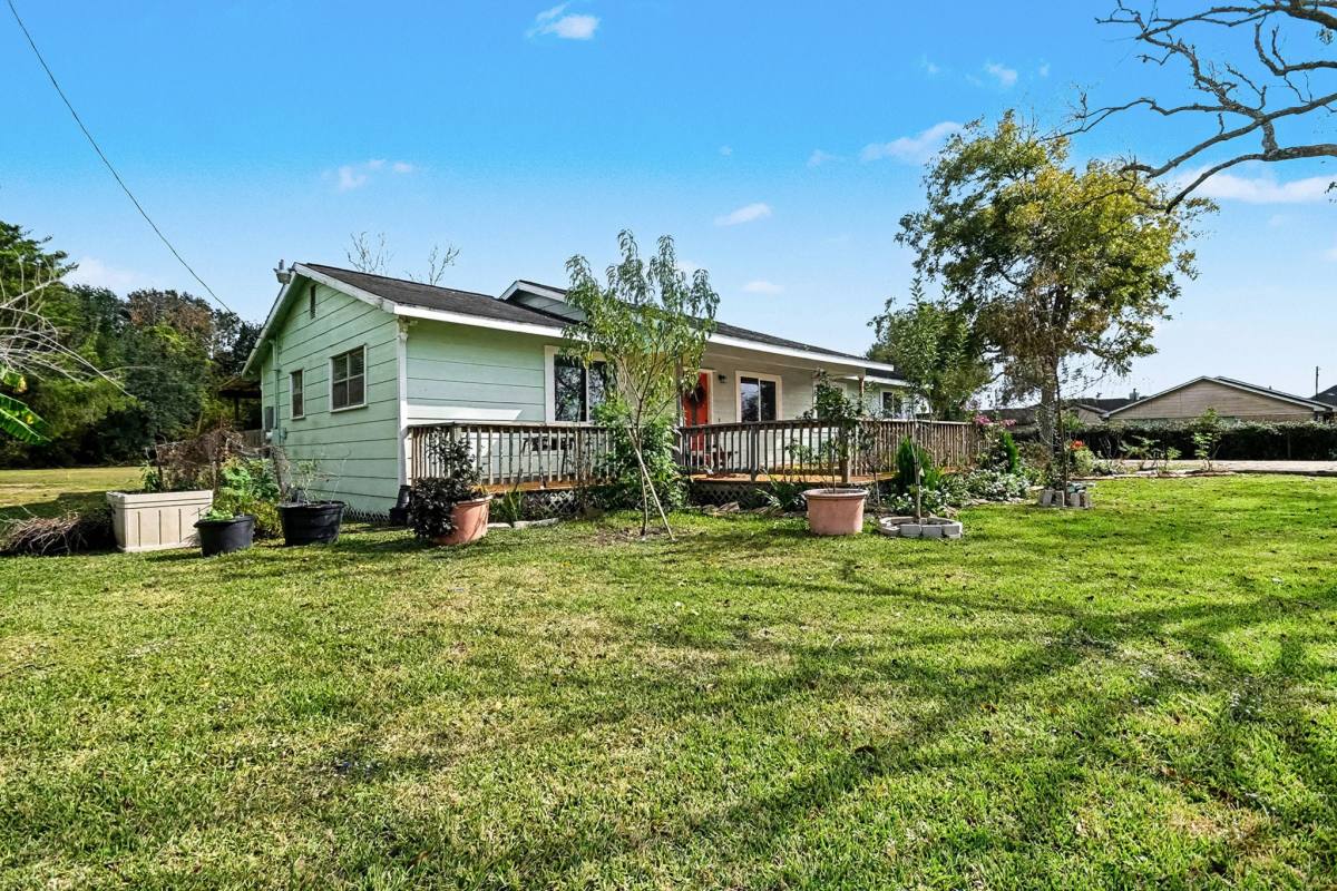 Apartment for rent at 1627 Texas Ave, League City, TX 77573