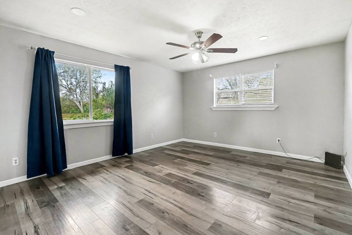 Apartment for rent at 1627 Texas Ave, League City, TX 77573