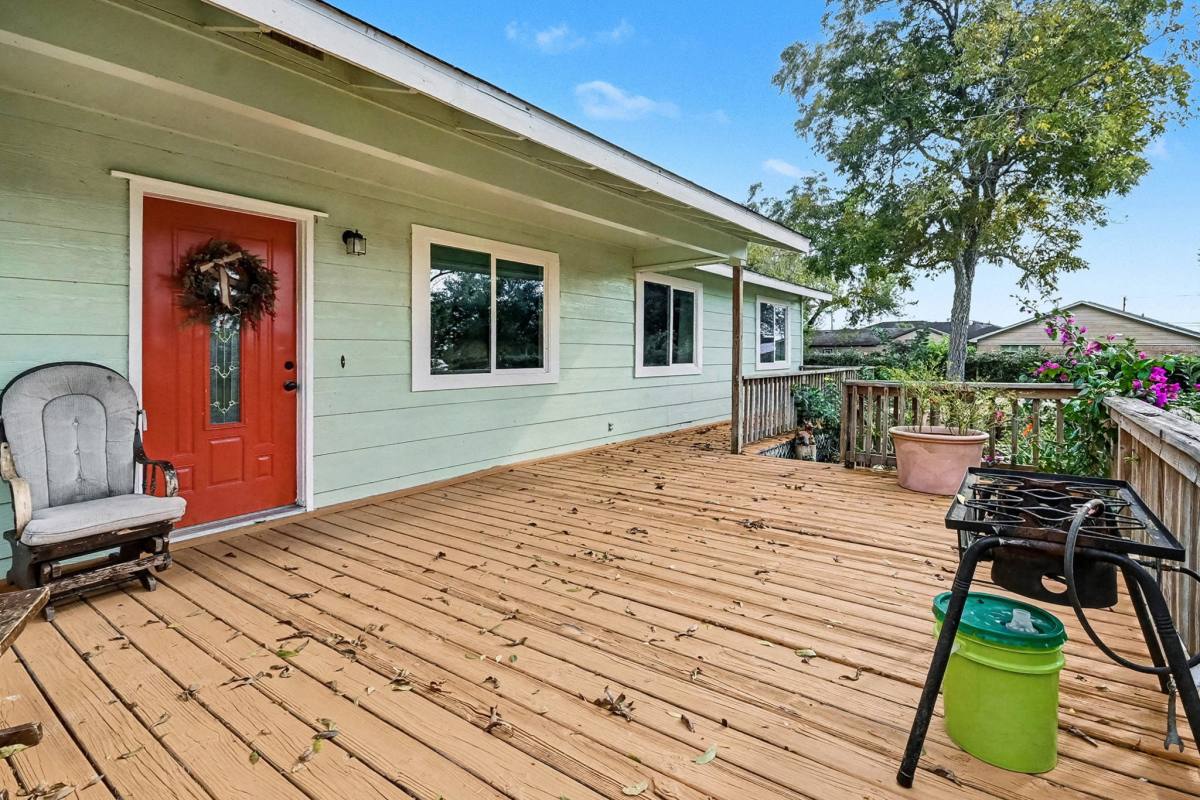 Apartment for rent at 1627 Texas Ave, League City, TX 77573