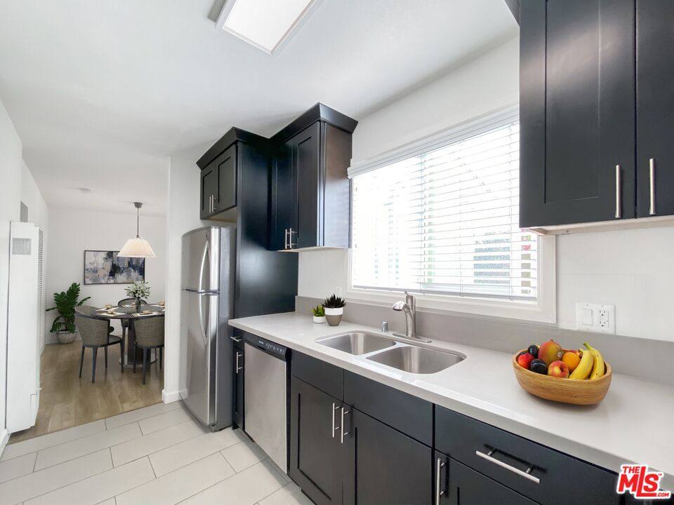 Apartment for rent at 1446 S Cochran Ave #1, Los Angeles, CA 90019