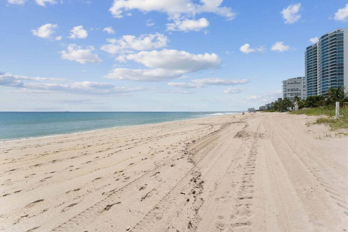 Apartment for rent at 1470 S Ocean Blvd #901, Pompano Beach, FL 33062