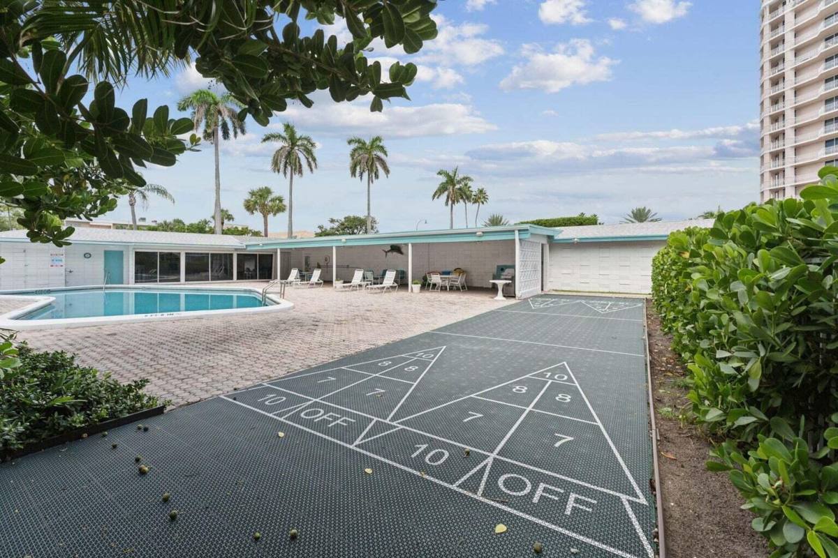 Apartment for rent at 1470 S Ocean Blvd #901, Pompano Beach, FL 33062