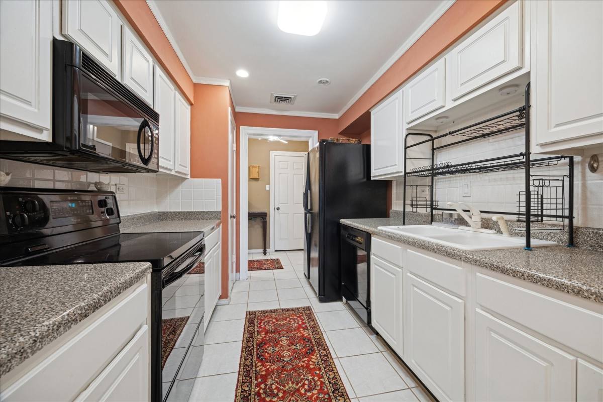 Condo for rent at 661 Bering Dr #709, Houston, TX 77057
