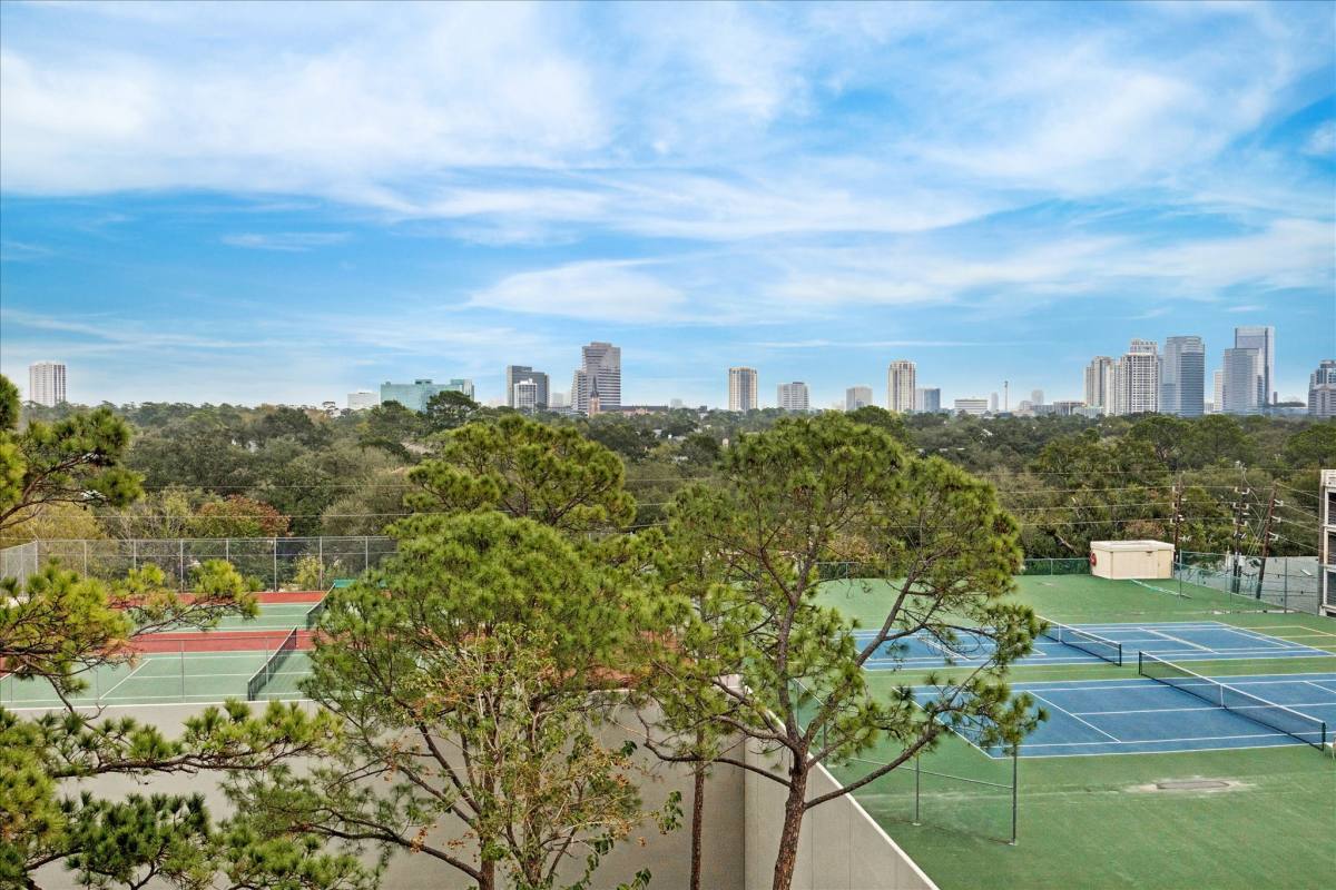 Condo for rent at 661 Bering Dr #709, Houston, TX 77057
