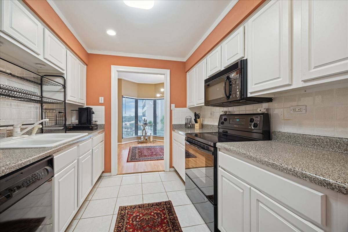 Condo for rent at 661 Bering Dr #709, Houston, TX 77057