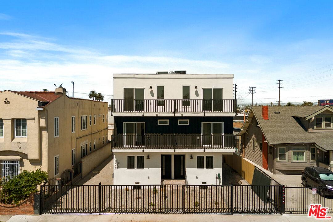 Apartment for rent at 1619 2nd Ave #16191 2, Los Angeles, CA 90019