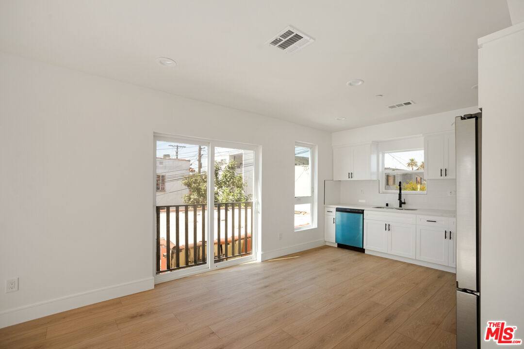 Apartment for rent at 1619 2nd Ave #16191 2, Los Angeles, CA 90019