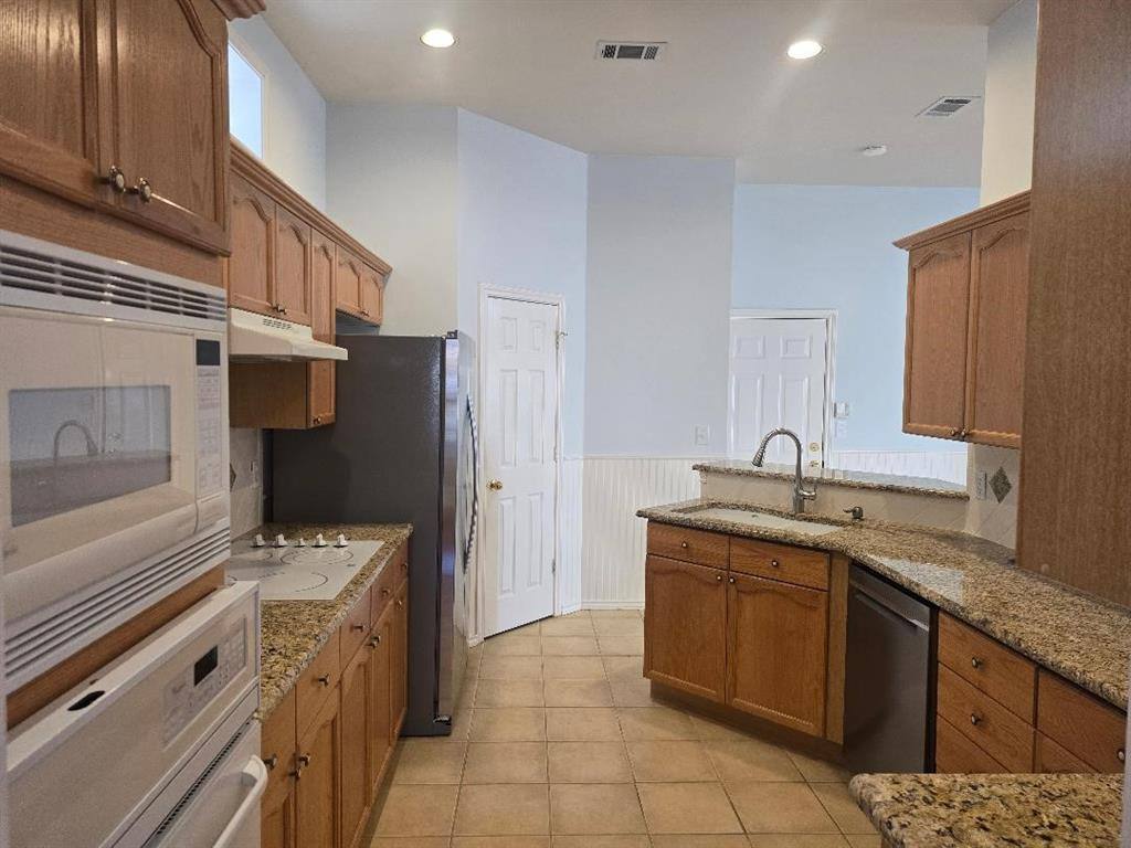 Apartment for rent at 5940 Rosebud Dr, Dallas, TX 75252