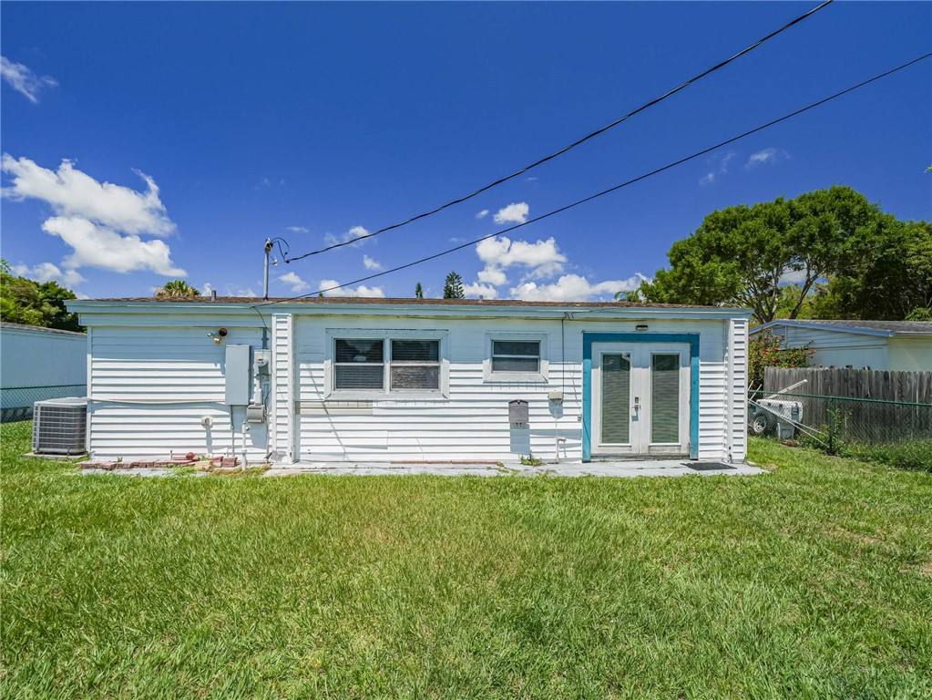 Apartment for rent at 1450 5th Ave, Vero Beach, FL 32960