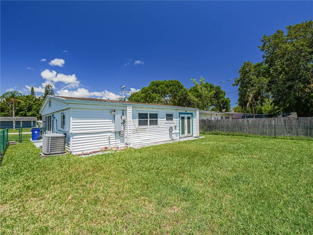 Apartment for rent at 1450 5th Ave, Vero Beach, FL 32960