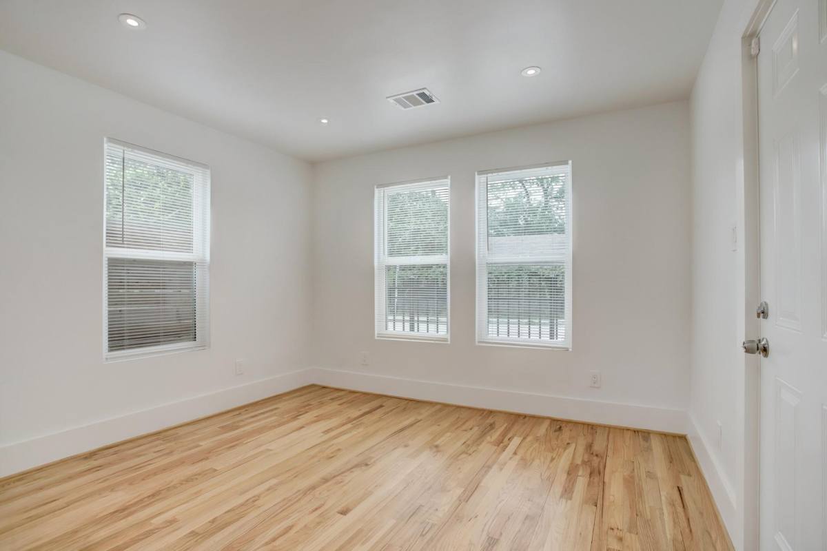 Apartment for rent at 6109 N Main St, Houston, TX 77008