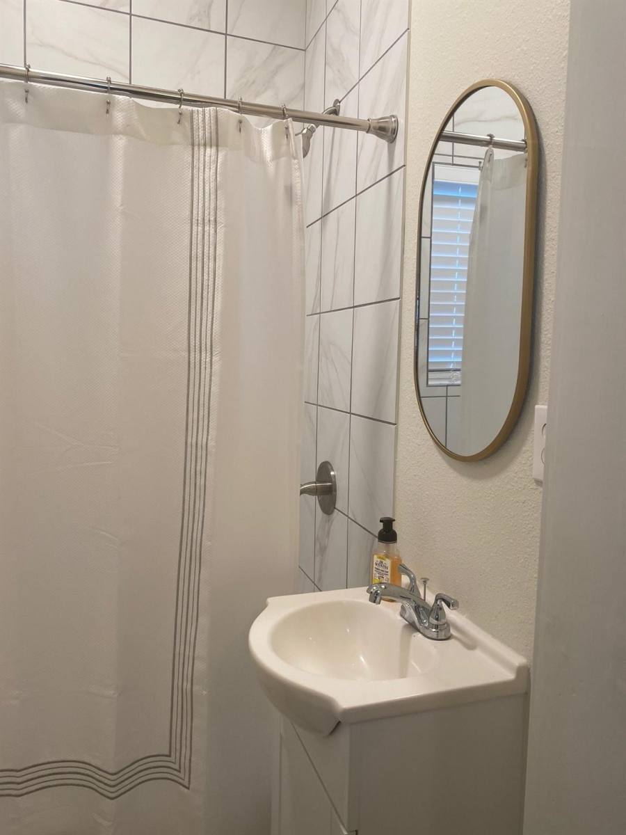 Apartment for rent at 2708 Winbern St, Houston, TX 77004