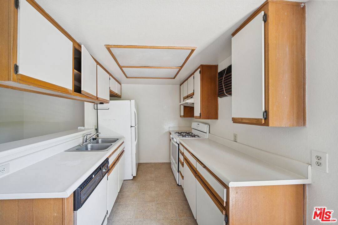 Apartment for rent at 1519 N Martel Ave #211, Los Angeles, CA 90046
