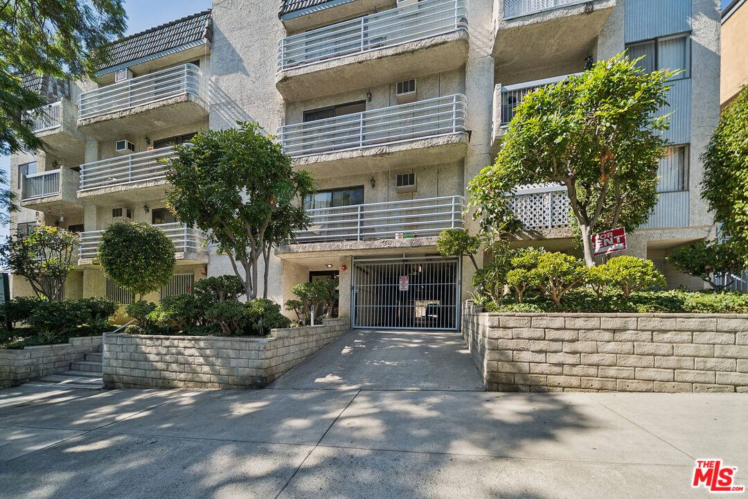 Apartment for rent at 1519 N Martel Ave #211, Los Angeles, CA 90046