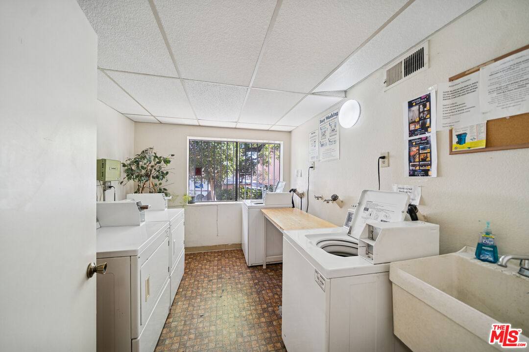 Apartment for rent at 1519 N Martel Ave #211, Los Angeles, CA 90046