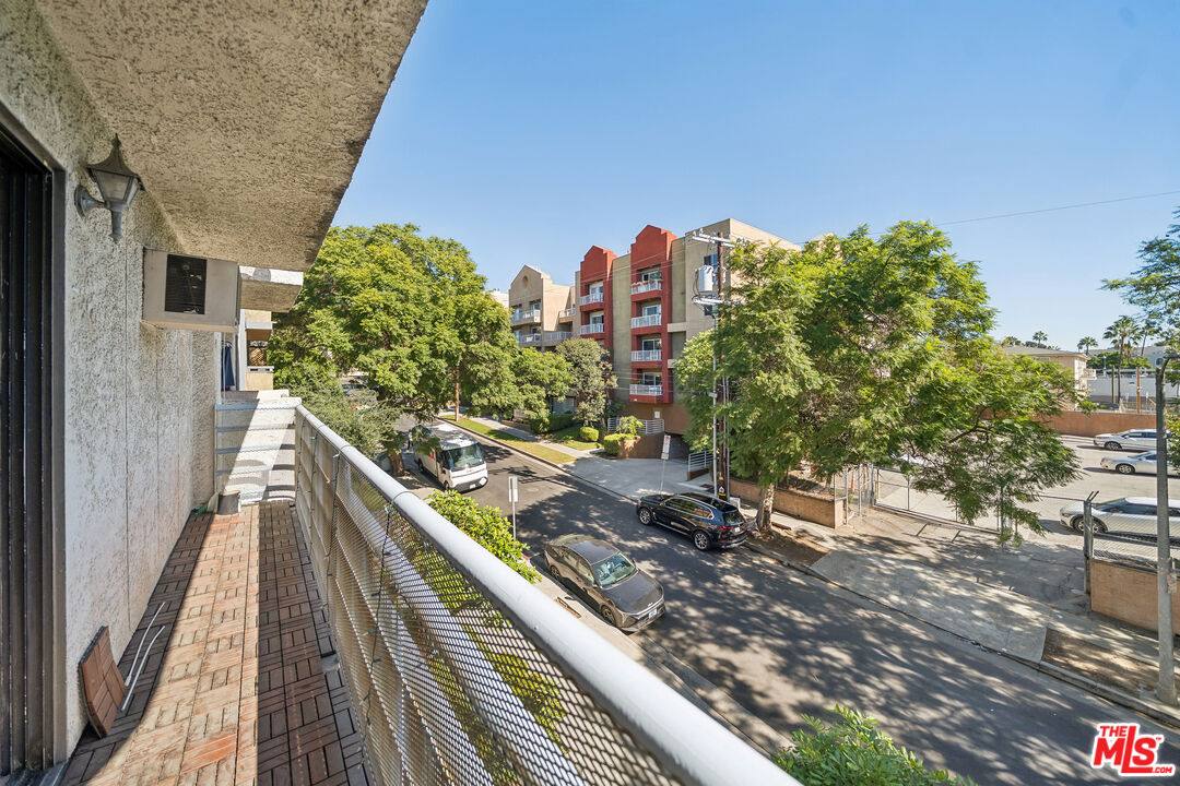 Apartment for rent at 1519 N Martel Ave #211, Los Angeles, CA 90046