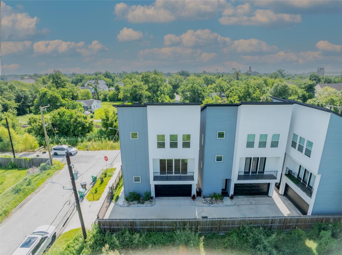 Apartment for rent at 4124 Buck St, Houston, TX 77020