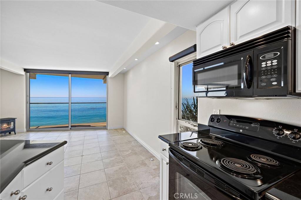 Apartment for rent at 609 Sleepy Hollow Lane #15, Laguna Beach, CA 92651