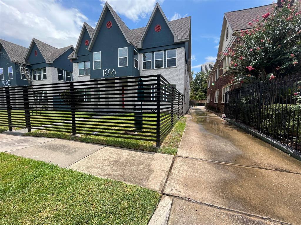Apartment for rent at 1924 Calumet St #202, Houston, TX 77004
