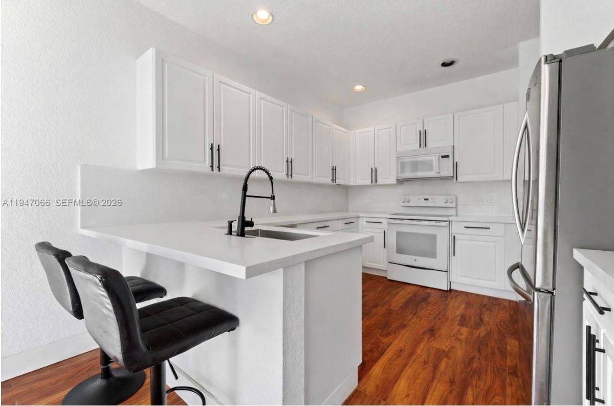 Townhouse for rent at 836 SW 154th Path #836, Miami, FL 33194