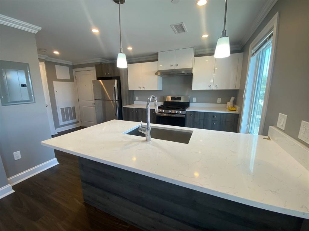 Apartment for rent at 918 Providence Highway 918-204, Dedham, MA 02026