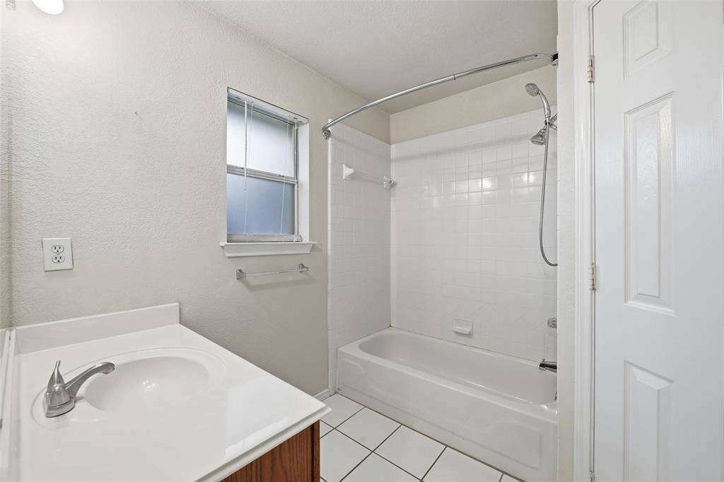 Apartment for rent at 11912 Rhulen Court, Aledo, TX 76008