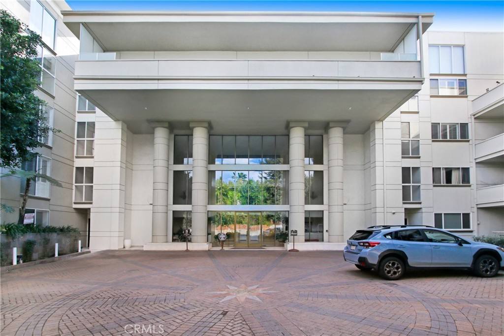 Apartment for rent at 4949 Genesta Ave #104, Encino, CA 91316