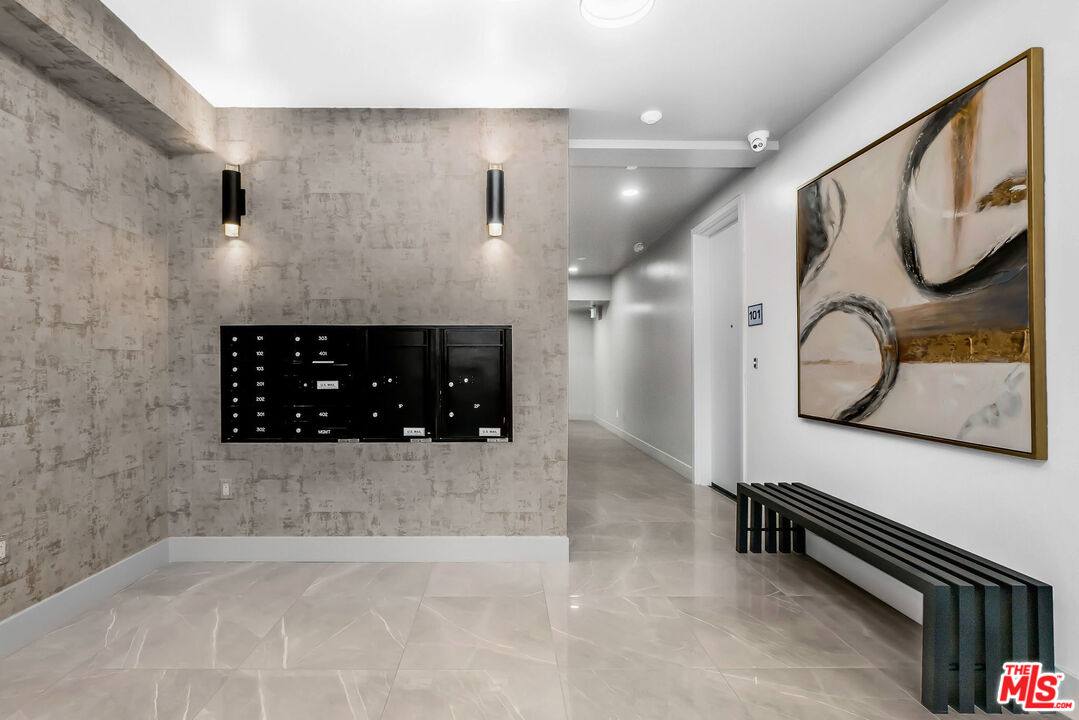 Apartment for rent at 3632 Keystone Ave #303, Los Angeles, CA 90034