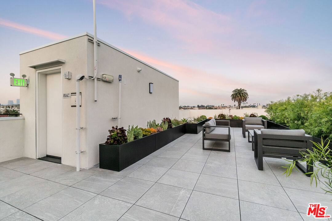 Apartment for rent at 3632 Keystone Ave #303, Los Angeles, CA 90034