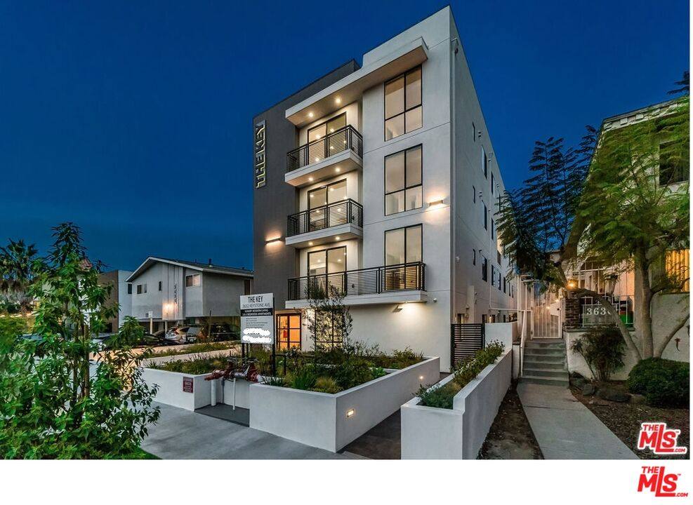 Apartment for rent at 3632 Keystone Ave #303, Los Angeles, CA 90034