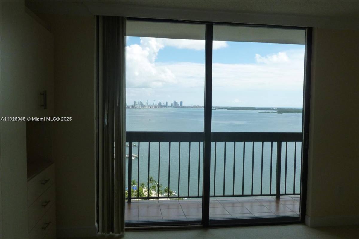 Apartment for rent at 2333 Brickell Ave #2215, Miami, FL 33129