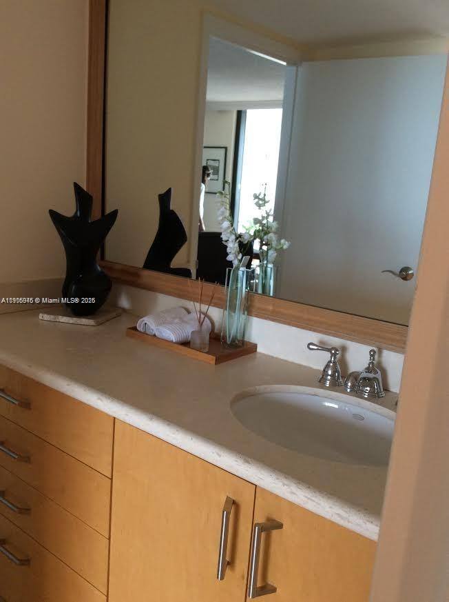 Apartment for rent at 2333 Brickell Ave #2215, Miami, FL 33129