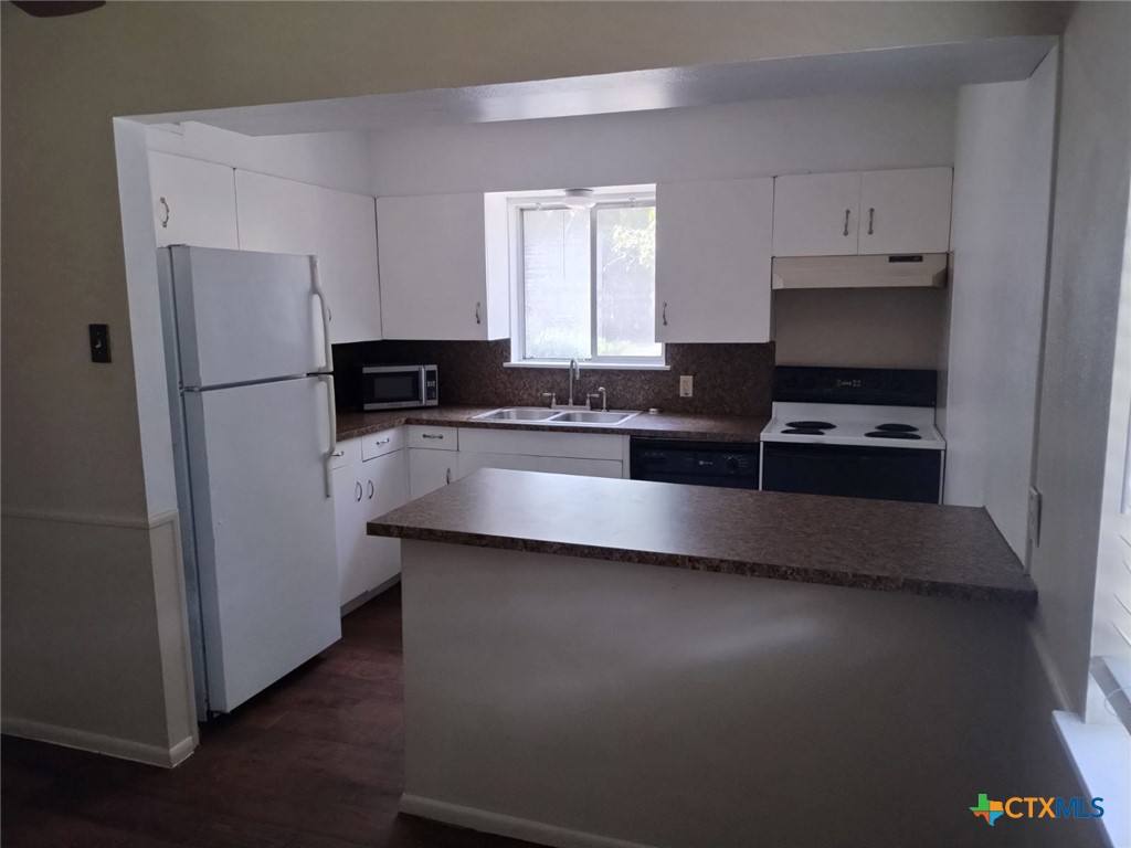 Apartment for rent at 1120 N King St #110, Seguin, TX 78155