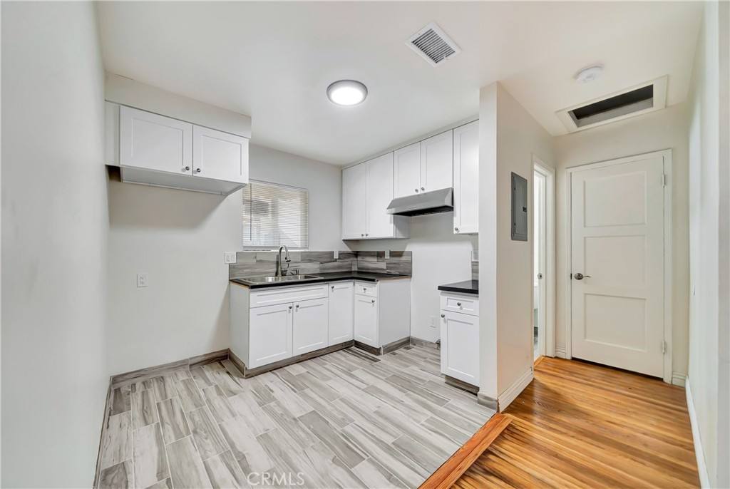 Apartment for rent at 14233 1 2 Sylvan St, Van Nuys, CA 91401