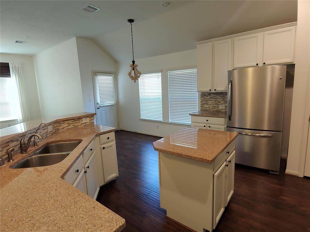 Apartment for rent at 3122 Crescent Oaks Park Lane, Spring, TX 77386