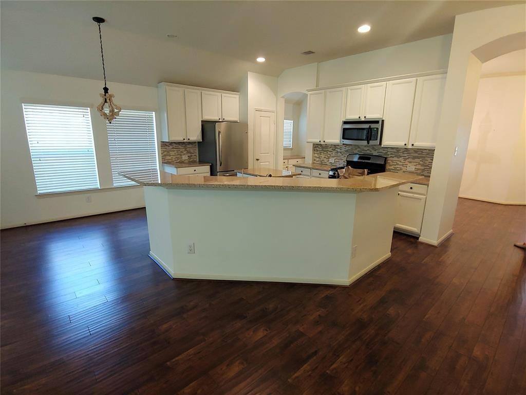 Apartment for rent at 3122 Crescent Oaks Park Lane, Spring, TX 77386