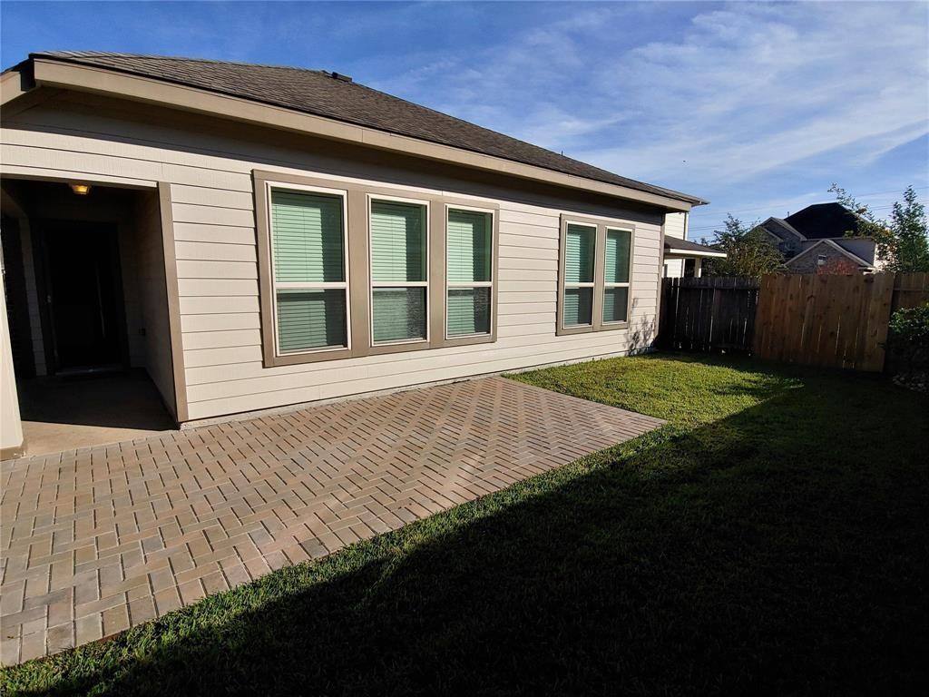 Apartment for rent at 3122 Crescent Oaks Park Lane, Spring, TX 77386