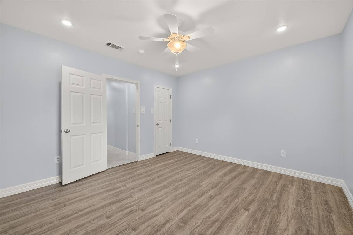 Apartment for rent at 6928 Apache St, Houston, TX 77028