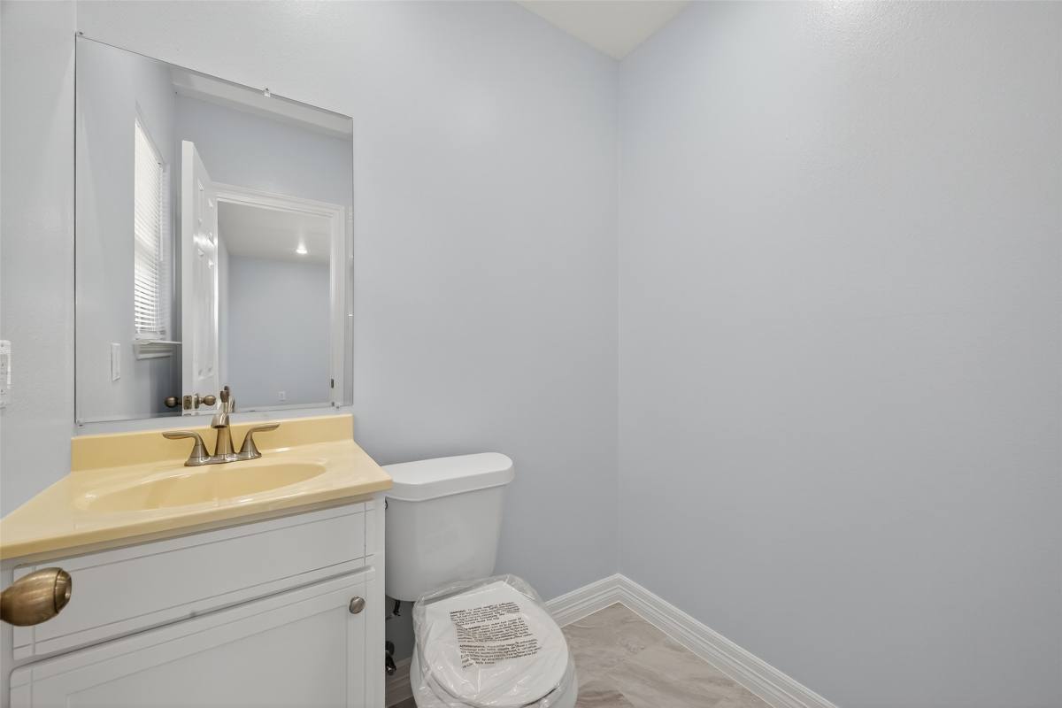 Apartment for rent at 6928 Apache St, Houston, TX 77028
