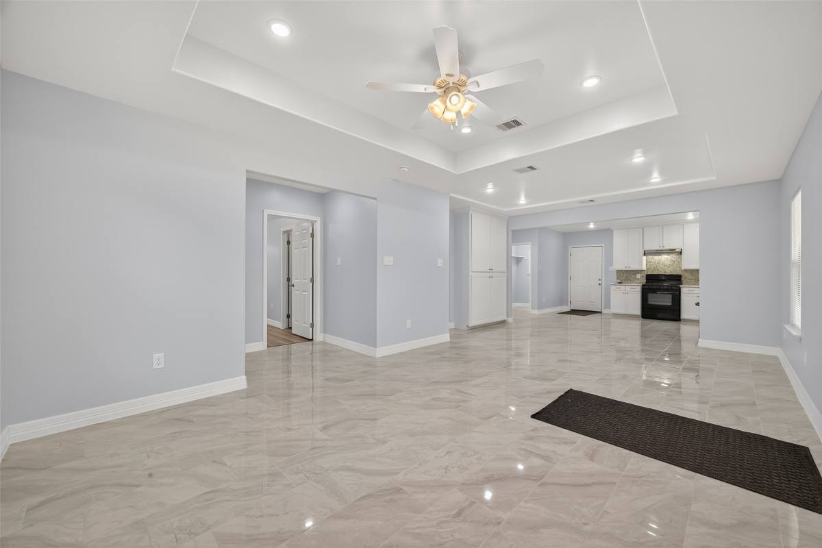 Apartment for rent at 6928 Apache St, Houston, TX 77028